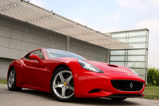 Contrast de Romania: 101 masini Ferrari, 1,7 milioane de Dacii